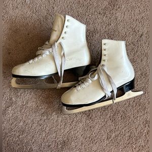 White vintage ice skates size W8